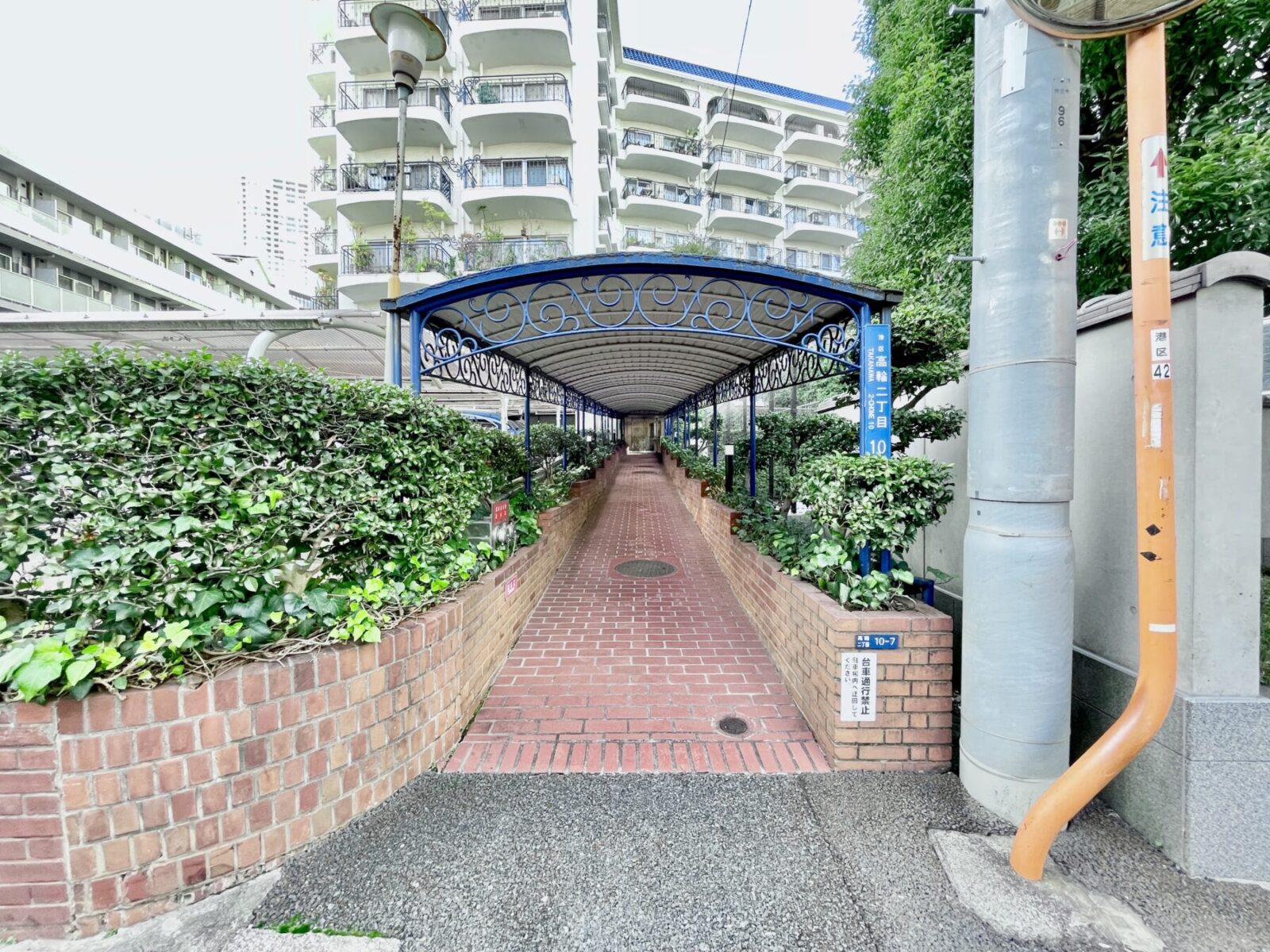 エントランスアプローチ