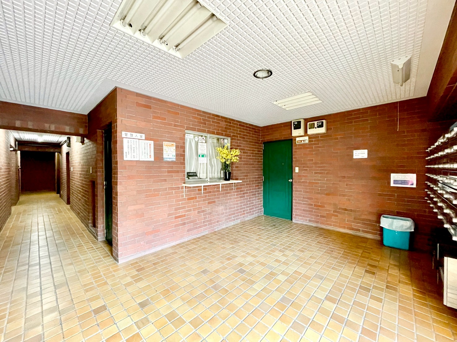 エントランスホール